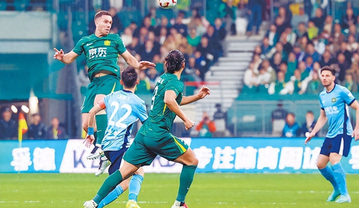 转会期北京国安调整名单以备欧冠，临场应变环节打磨，气氛紧张，训练强度明显提升的简单介绍